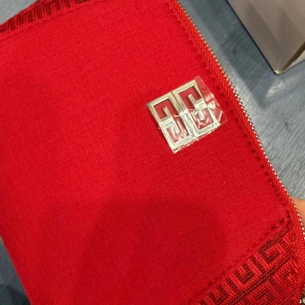 Givenchy red pouch - Picture 5 of 5